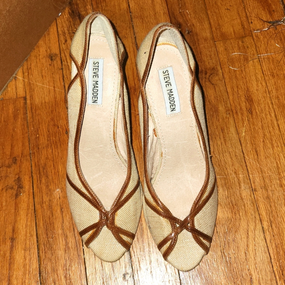 Steve Madden Peep Toe Pump